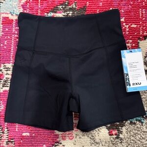 2XU Black Form Soft Touch High Rise Compression Shorts 4" Small